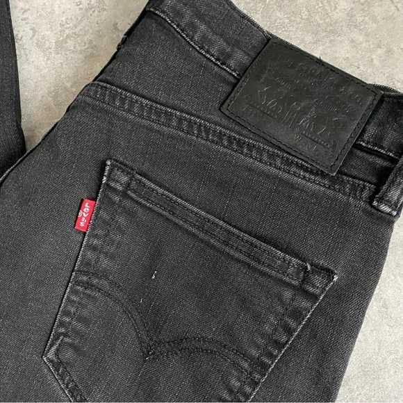 Levi’s - Picture 3 of 4